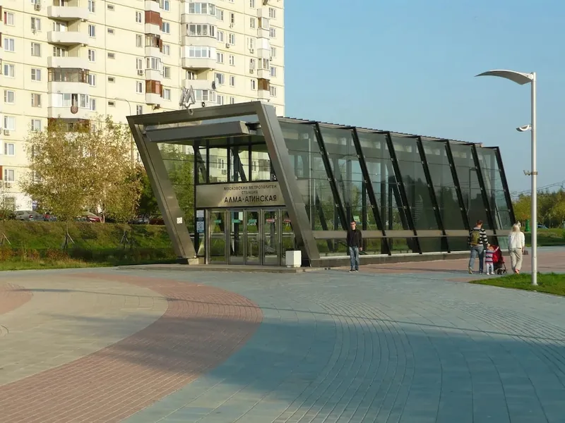 Фасад / вход «Спасатель в Братеево»