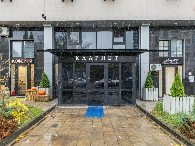Фасад / вход «Картира Zetkin»