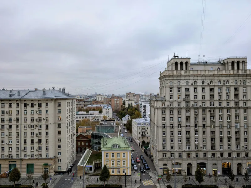 Фасад / вход «Свободна Зацепа»