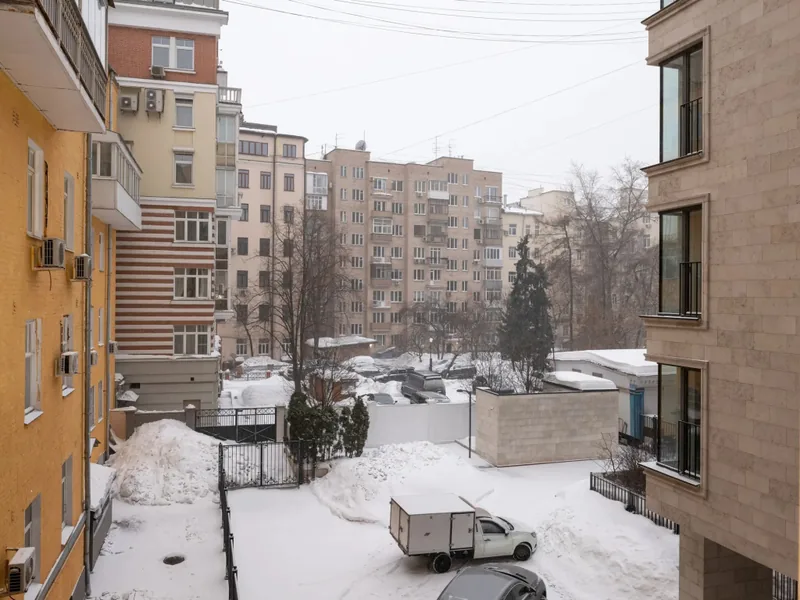 Фасад / вход «GM Apartments Четверка на Патриках в вишнёвых тонах»
