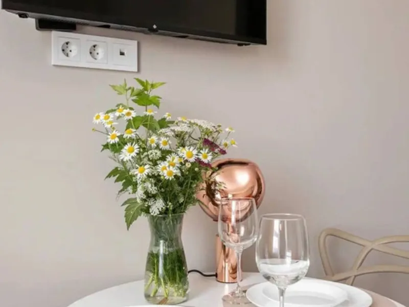 Фасад / вход «от life apartments у станций «Спартак» и «Тушинская»