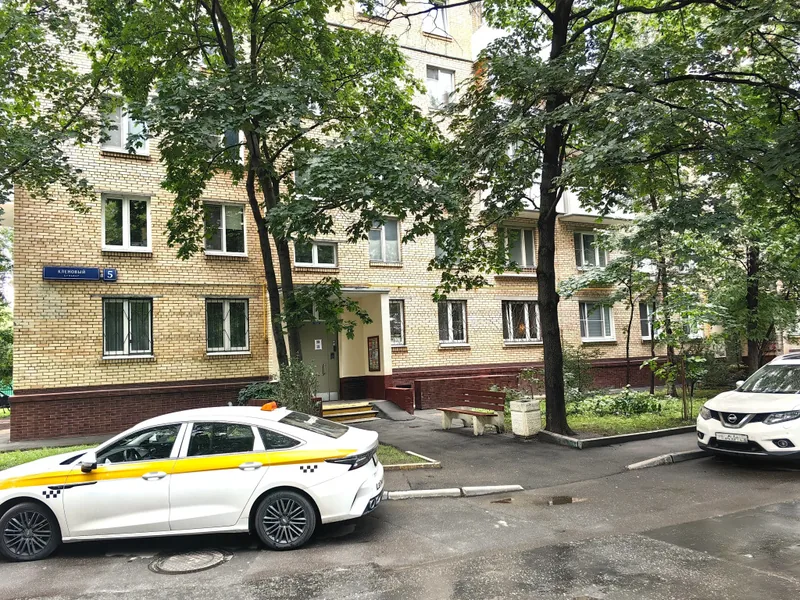 Фасад / вход «на Коломенской»