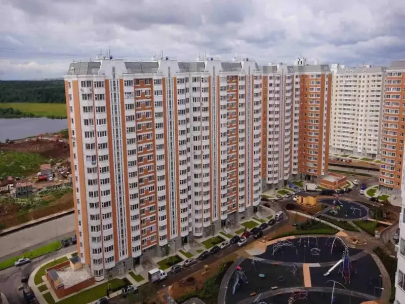 Фасад / вход «U Metro S Vidom Na Pisatelskiy Gorodok Apartments»
