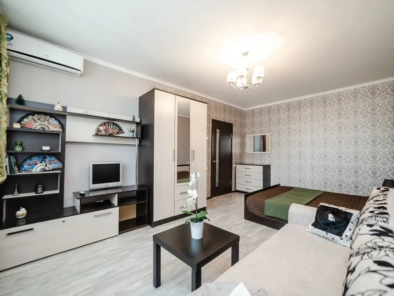 Апартаменты в апартаментах «U Metro S Vidom Na Pisatelskiy Gorodok Apartments»