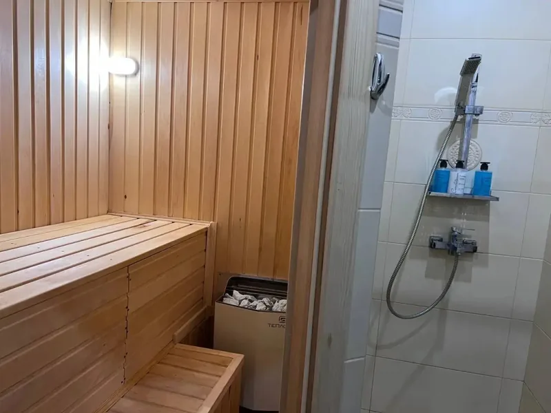 Апартаменты с балконом и с красивым видом из окна в апартаментах «Malina Apartment евро-двушка с Сауной»