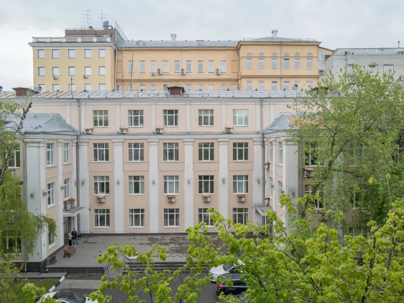 Фасад / вход «на Бронной у Патриарших Прудов»