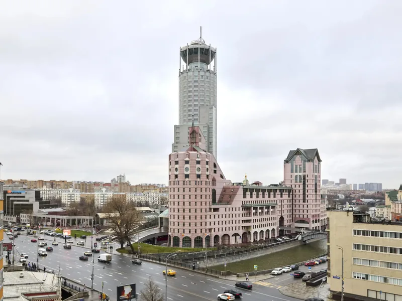 Фасад / вход «в центре Москвы»