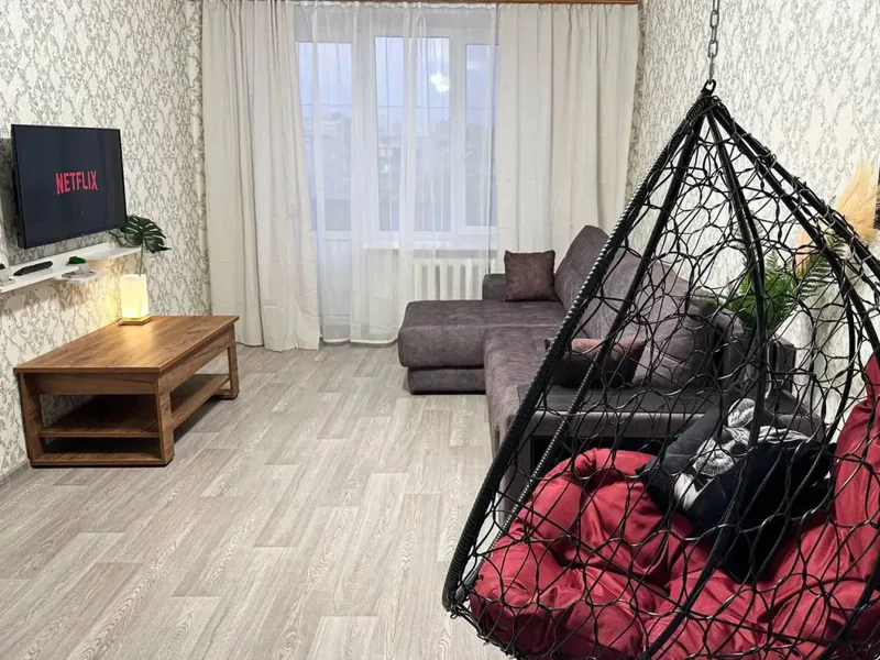 Апартаменты с балконом и с красивым видом из окна в апартаментах «Top Rooms: Двухкомнатная у метро Пролетарская с качелями»