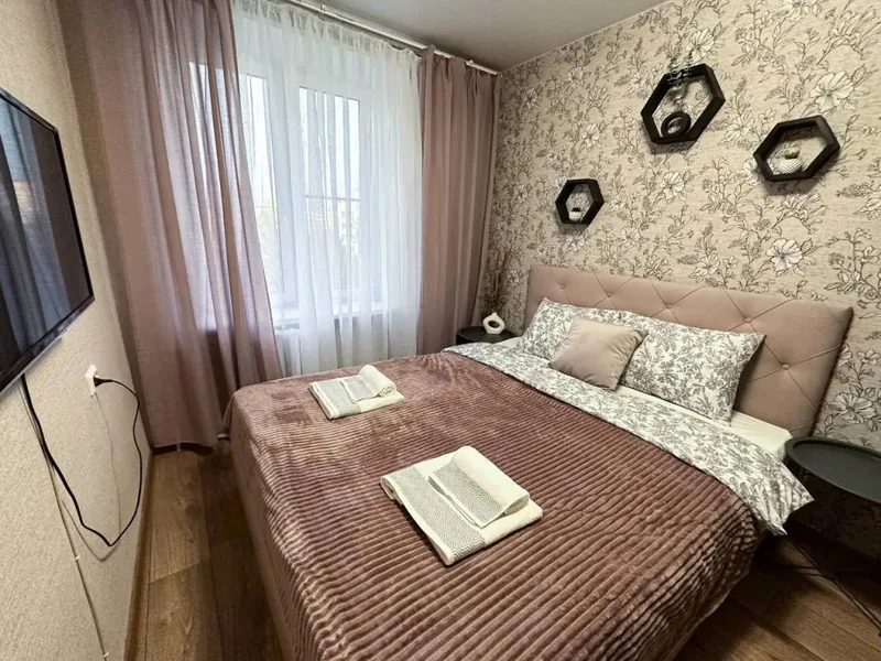 Номер в апартаментах «Top Rooms: Двухкомнатная у метро Пролетарская с качелями»
