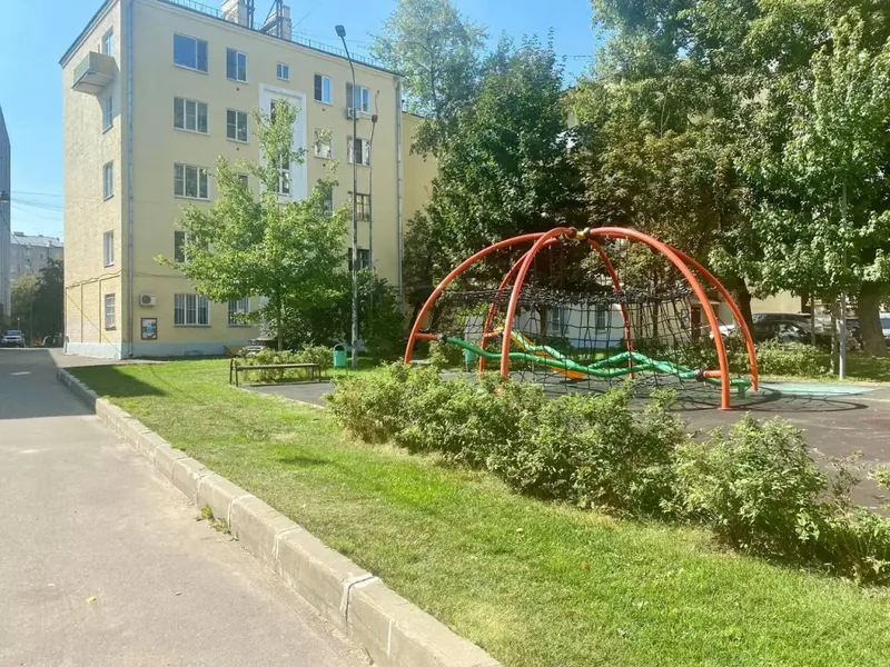 Фасад / вход «в центре столицы»