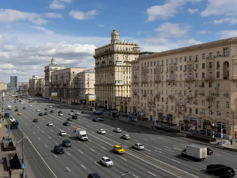 Фасад / вход «в винтажном стиле в Брежневском доме БонАпарт»