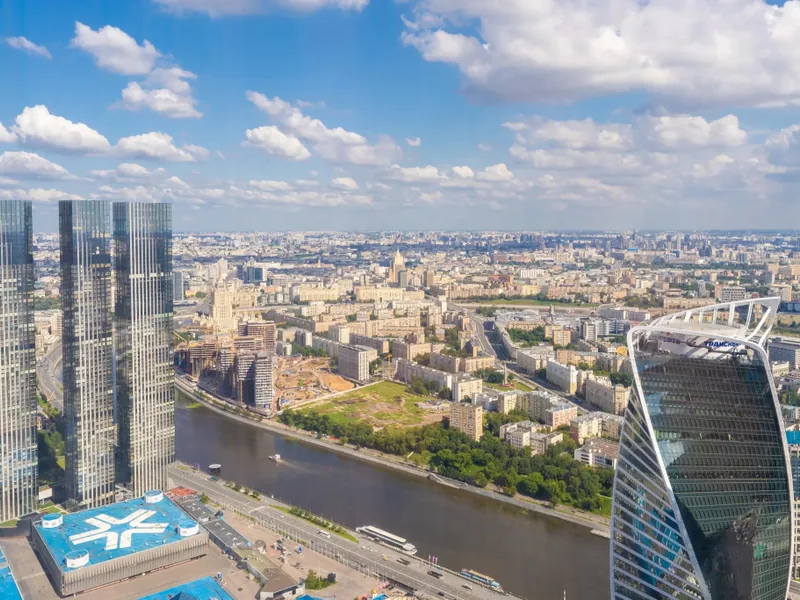 Фасад / вход «с Видом на Кремль и Город Москва-Сити»
