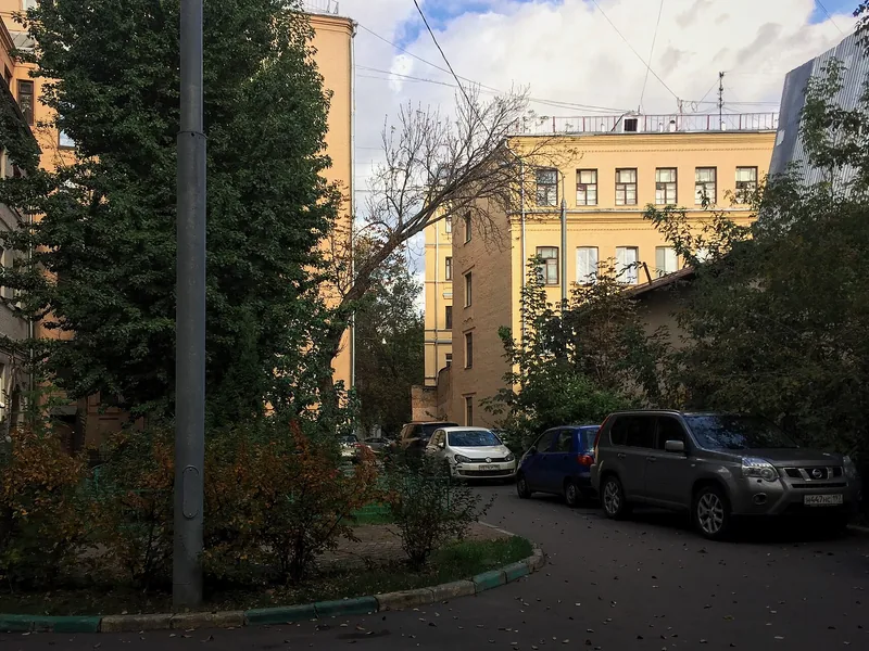 Двор у дома на Машковой, 10