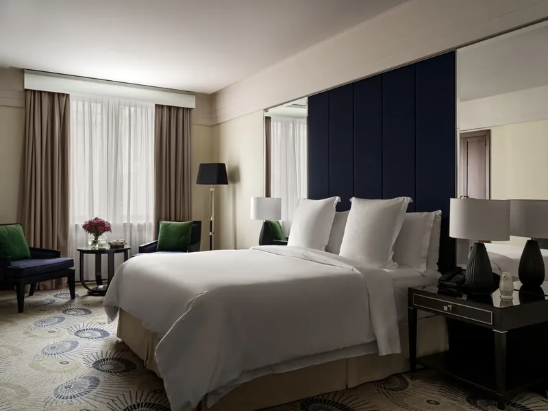 Номер Кинг Делюкс в гостинице «Four Seasons Hotel Moscow»