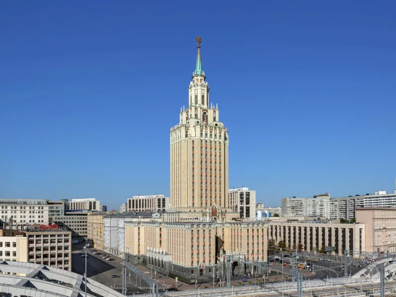 Фасад / вход «Hilton Ленинградская»