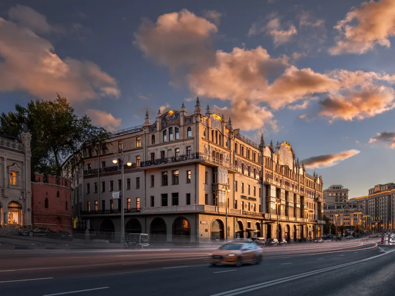 Фасад / вход «Метрополь»
