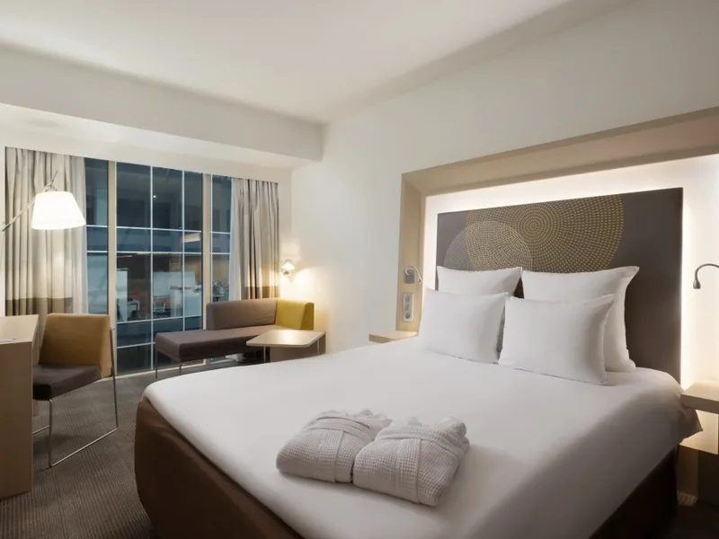 Двухместный номер Стандартный с видом в атриум в гостинице «Novotel Москва Сити»