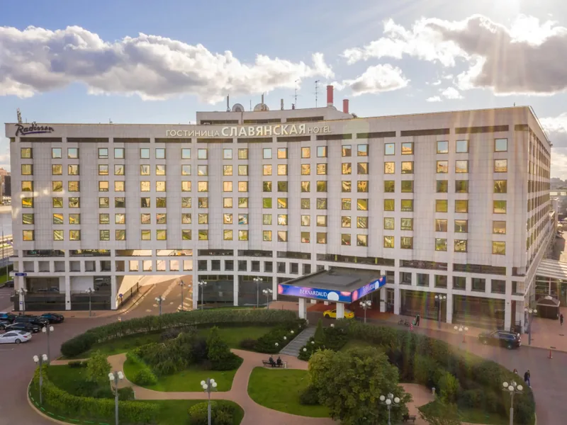 Фасад / вход «Radisson Славянская»