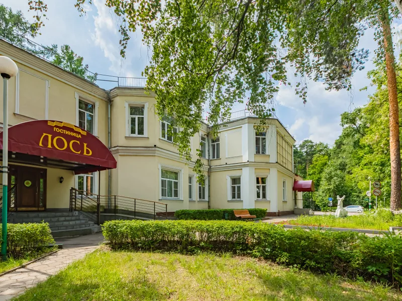 Фасад / вход «Лось»