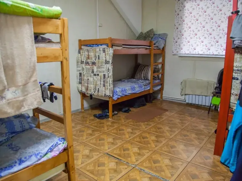 Кровать в общем номере (мужской номер) в хостеле «44 Hostel»