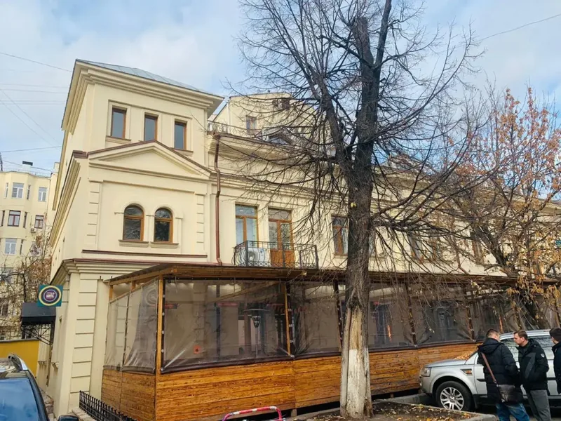 Фасад / вход «Арбат 42»