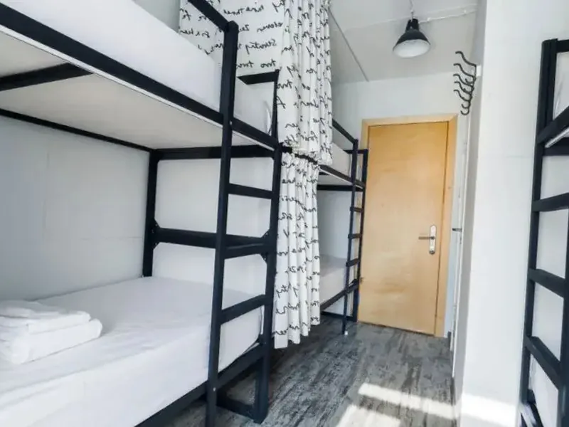 Кровать в общем номере (женский номер) в хостеле «Extra Hostel»