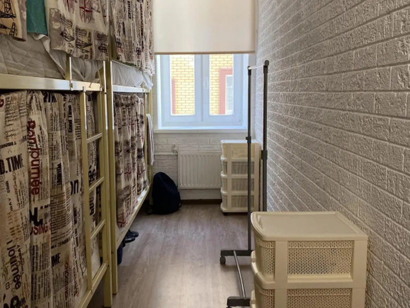 Кровать в общем номере (мужской номер) в хостеле «Free Life»