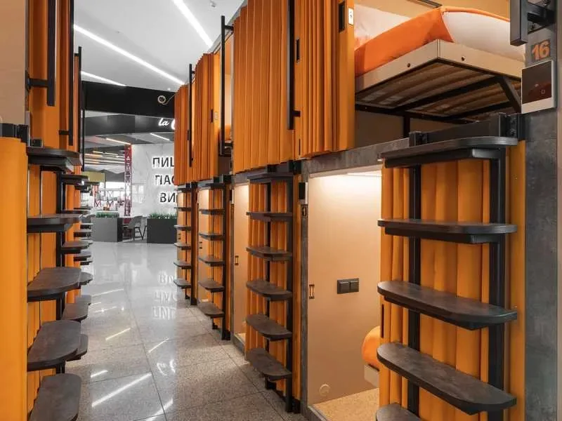 Комфорт капсула без окна нижняя в хостеле «GettSleep SVO терминал B зона вылета»