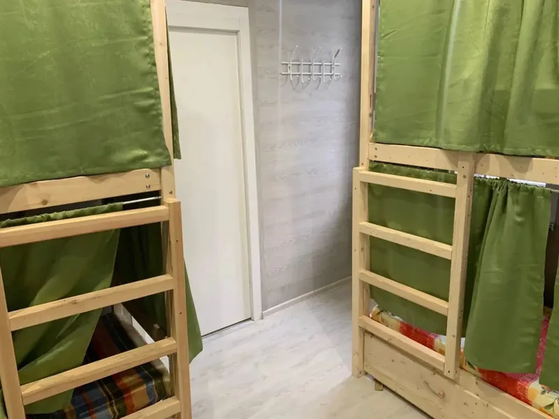 Кровать в общем номере в хостеле «Green Point Hovrino Hostel»