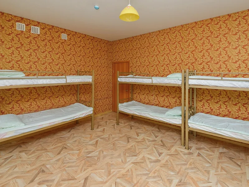 Кровать в общем номере (мужской номер) в хостеле «Chempion Hostel»