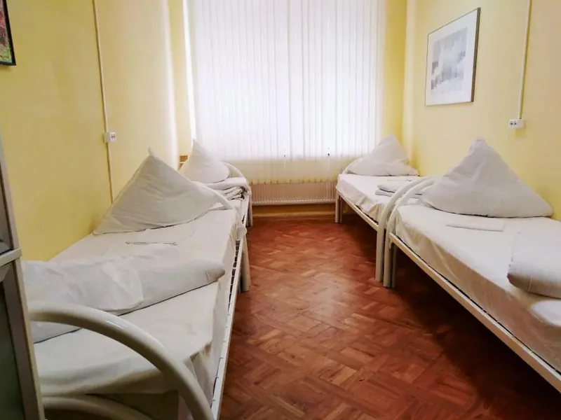 Кровать в общем номере (мужской номер) в хостеле «Geografiya Uspeha Aeroport Sheremetevo Hostel»