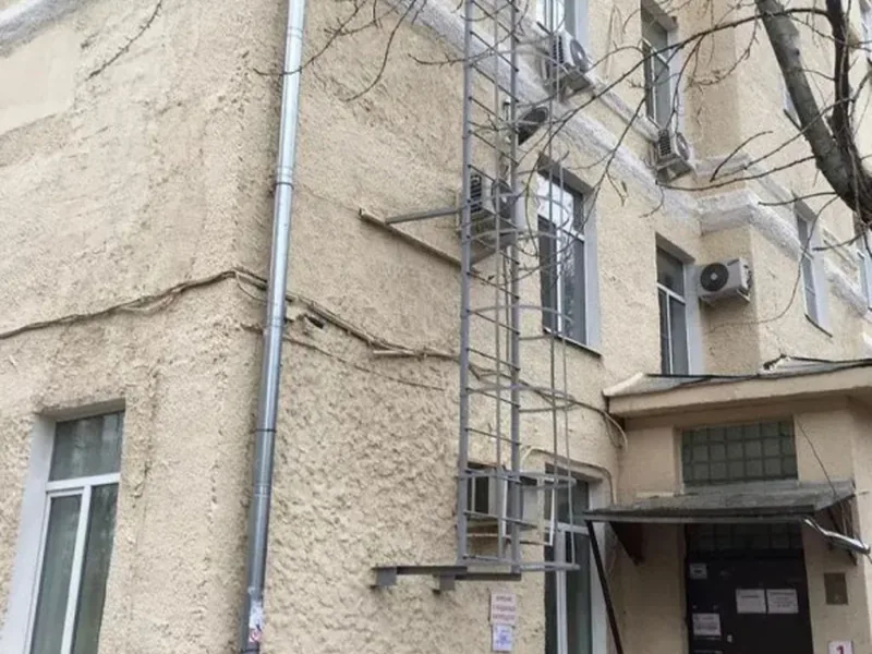 Фасад / вход «Molodyozhnaya Hostel»