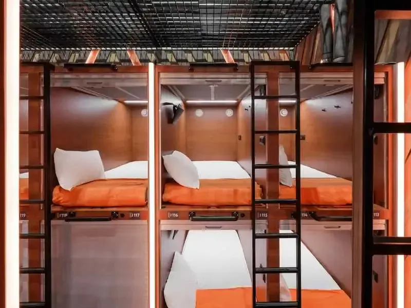 Капсула без окна (верхняя) в хостеле «GettSleep SVO терминал B общая зона»