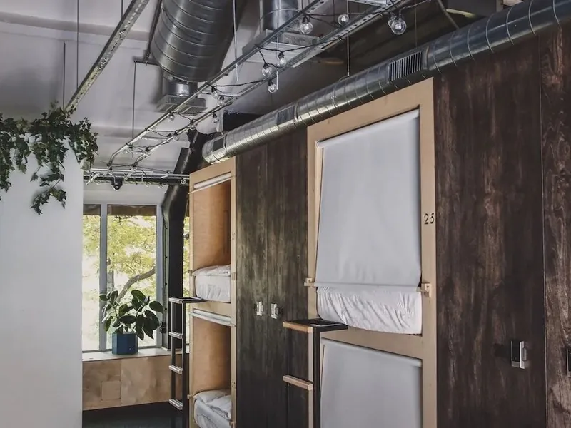 Фасад / вход «Botanist Hostel»