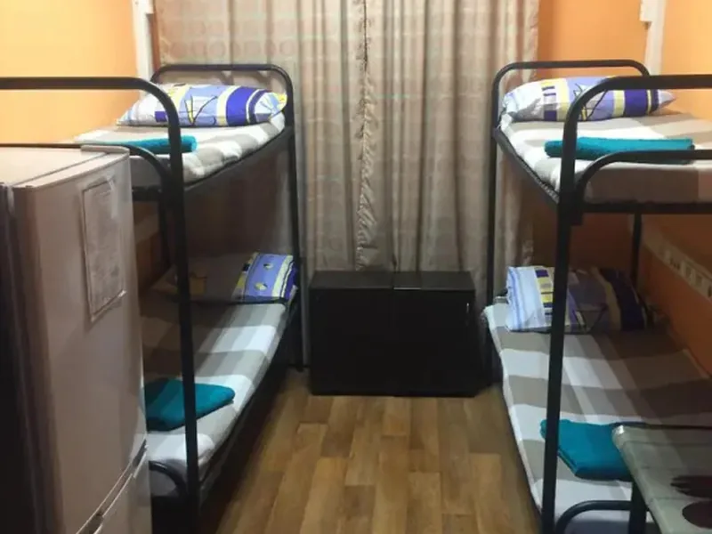 Кровать в общем номере (мужской номер) в хостеле «Karamel - Hostel»