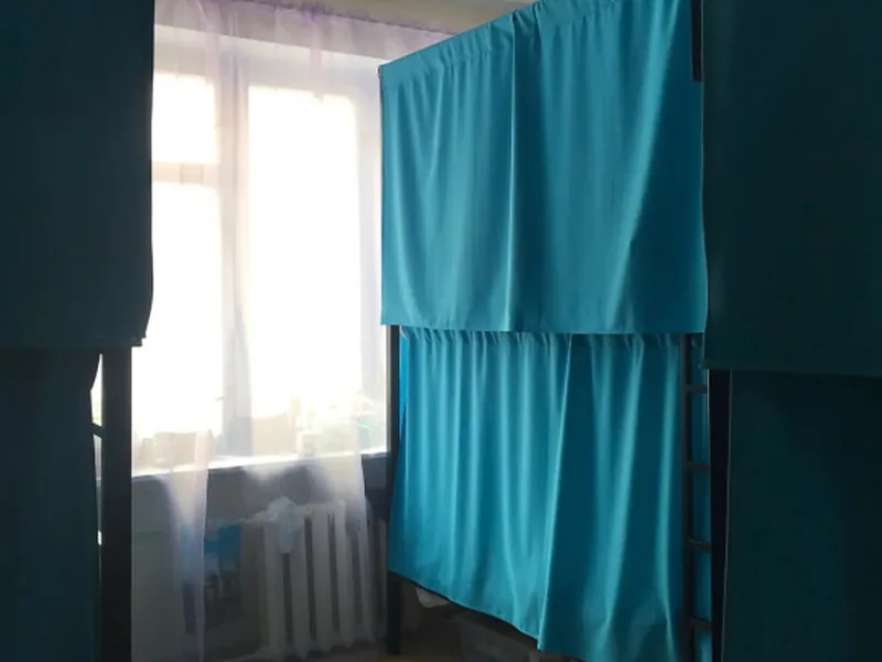 Кровать в общем номере (мужской номер) в хостеле «Travel Inn на Добрынинской»