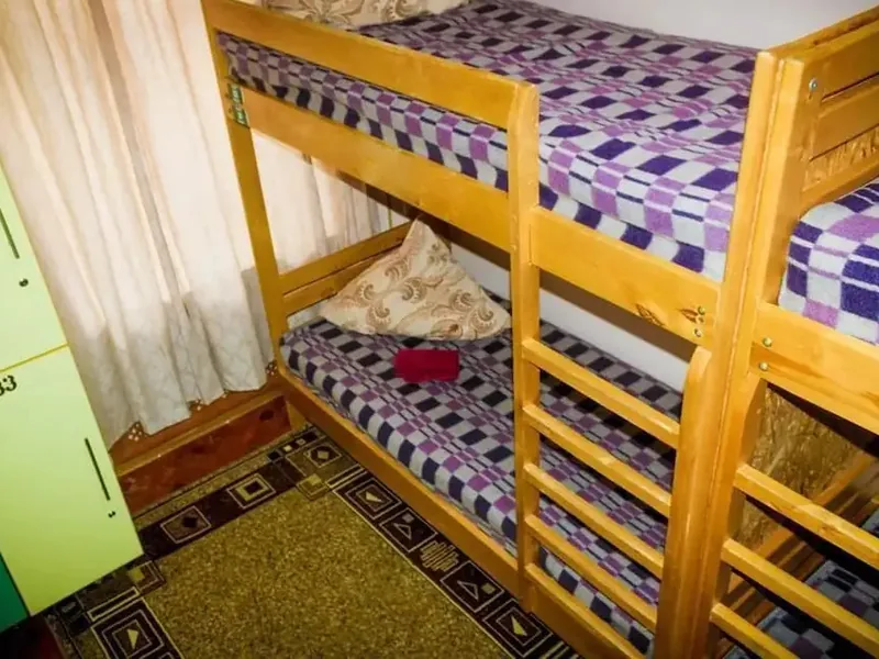 Кровать в общем номере (мужской номер) в хостеле «Mini-hotel Provans - Hostel»
