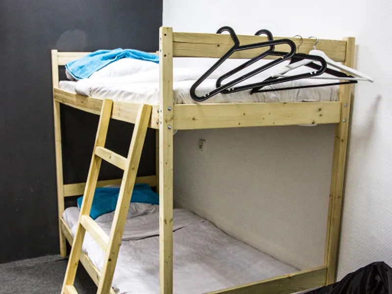 Кровать в общем номере (мужской номер) в хостеле «Come&Sleep Hostel»