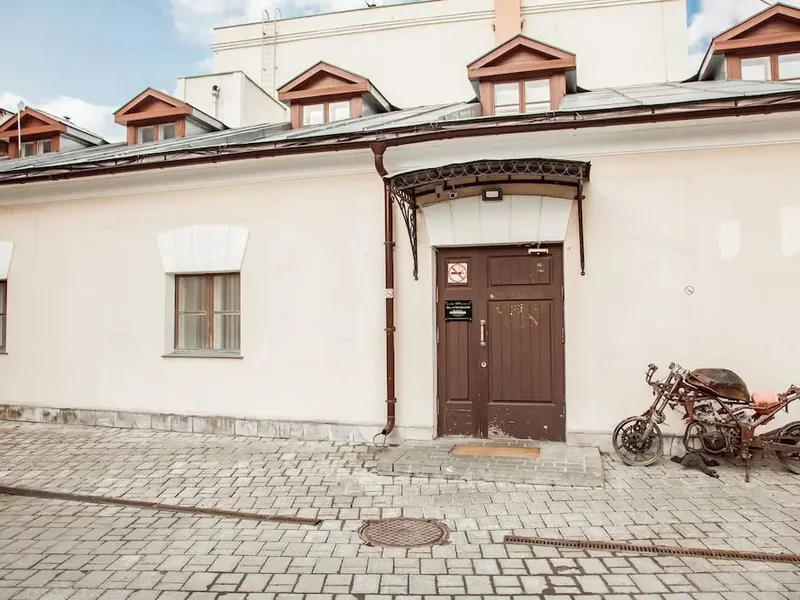 Фасад / вход «Clever Hostel»