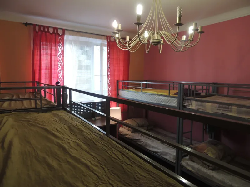Кровать в общем номере (мужской номер) в хостеле «Na Chistyih Prudah Hostel»