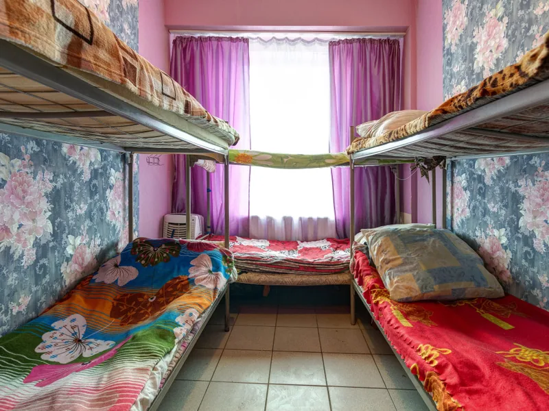 Кровать в общем номере (мужской номер) в хостеле «Obschezhitie Dlya Rabochih Vesta Hostel»