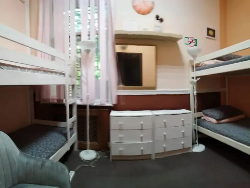 Кровать в общем номере (женский номер) в хостеле «Оранж»