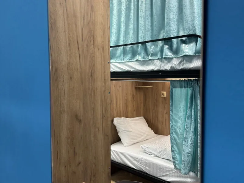 Кровать в общем номере (мужской номер) в хостеле «Престиж»