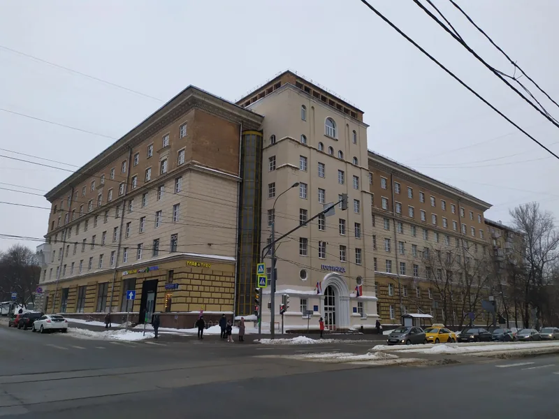 Фасад / вход «Razmestim Na Akademicheskoy Hostel»
