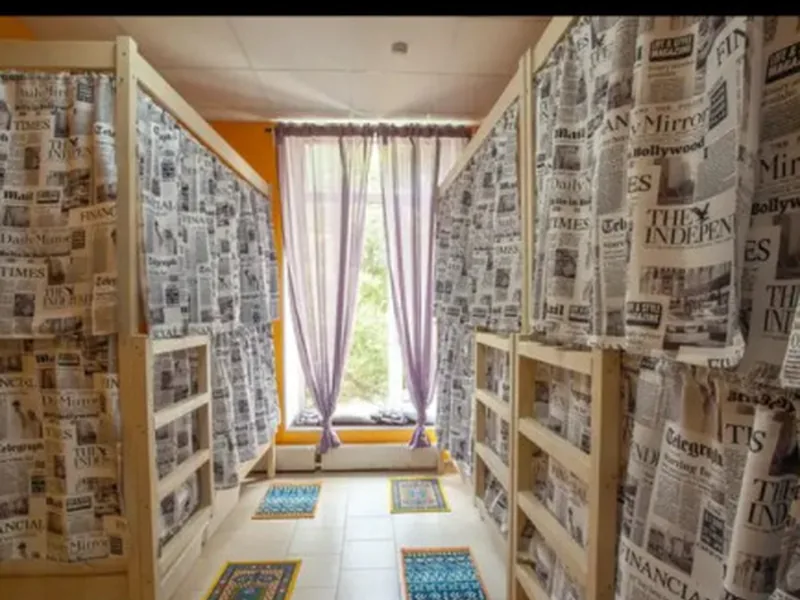 Кровать в общем номере с красивым видом из окна в хостеле «Rus - Semenovskaya Hostel»