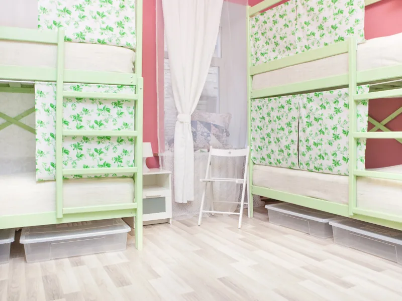 Кровать в общем номере с красивым видом из окна в хостеле «Rus - Strastnoi Bulvar Hostel»