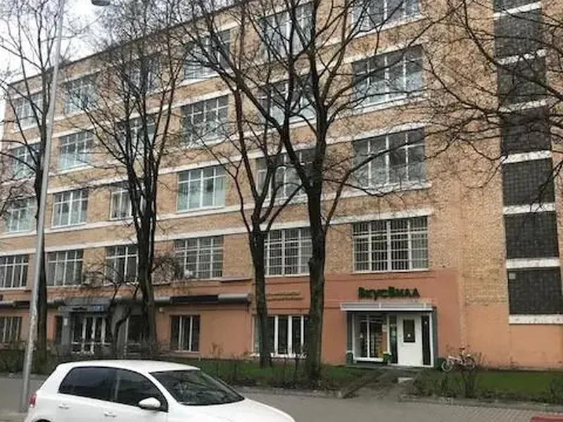 Фасад / вход «Стройхостел»