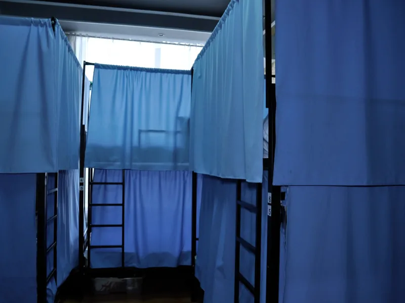 Кровать в общем номере в хостеле «Travel Inn Первомайская»