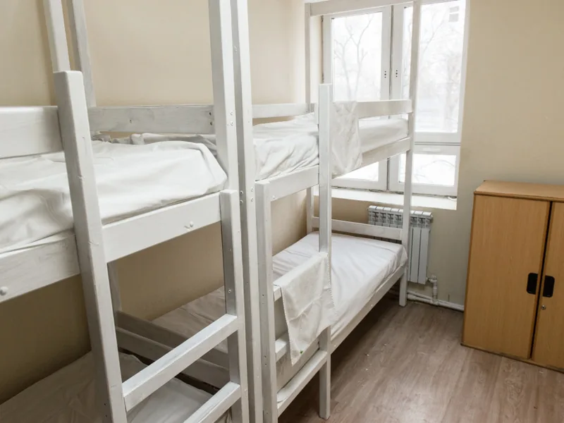 Кровать в общем номере (мужской номер) в хостеле «VIP корпус 2»