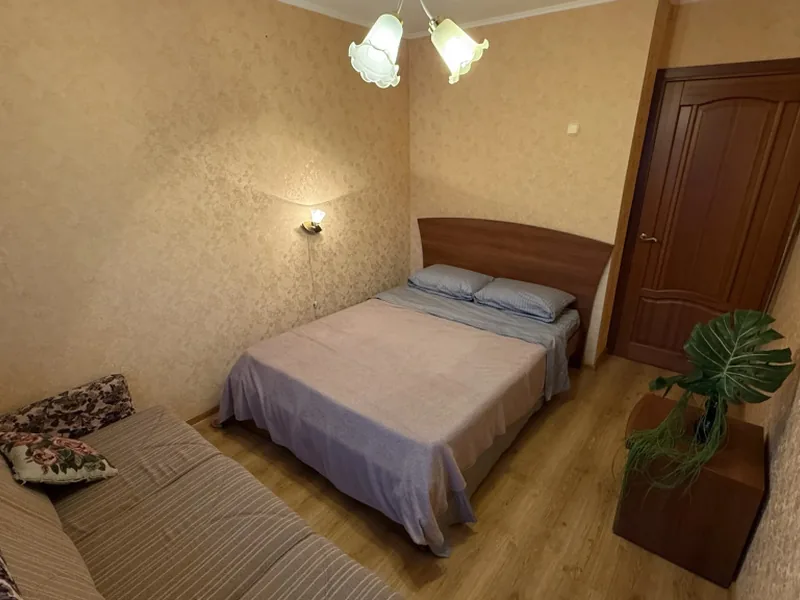 Номер в квартире «Двухкомнатная квартира, 7 спальных мест, 5 кроватей, 8 минут от метро Рязанский проспект»